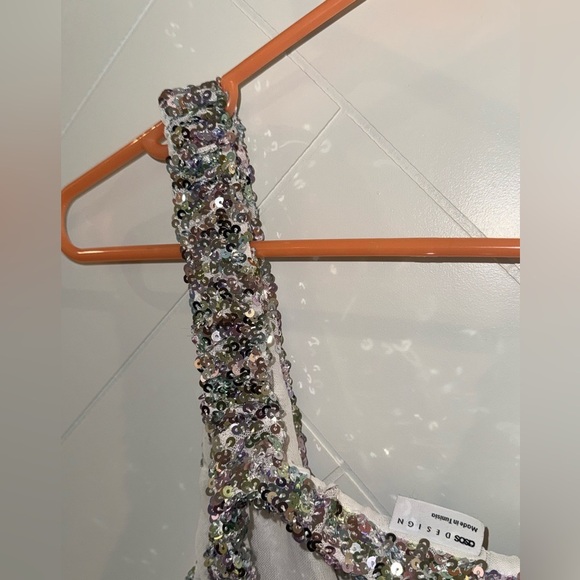 NWOT ASOS DESIGN SEQUIN SPLIT FRONT CAMI TOP WITH OPEN BACK-MULTI US 8 - Picture 9 of 11